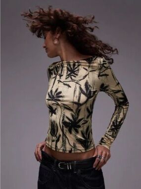 Topshop Long-Sleeve Floral Print Slim Top in Beige and Black